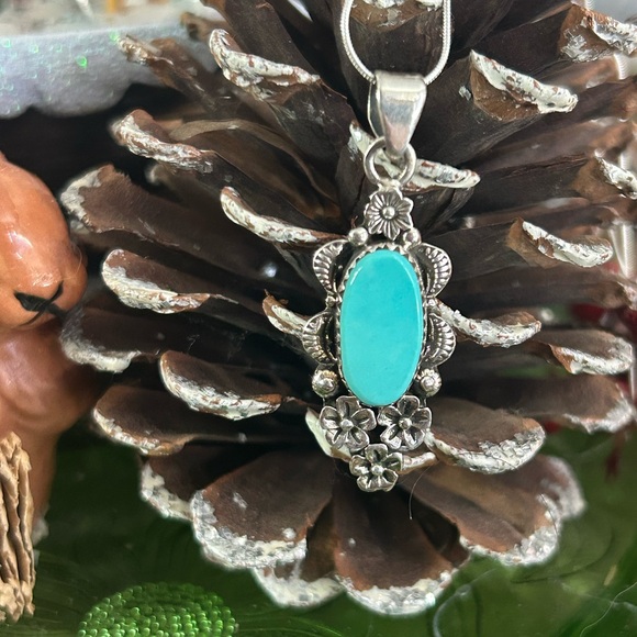 925 Sterling oh so pretty Kingman turquoise necklace - Picture 2 of 7